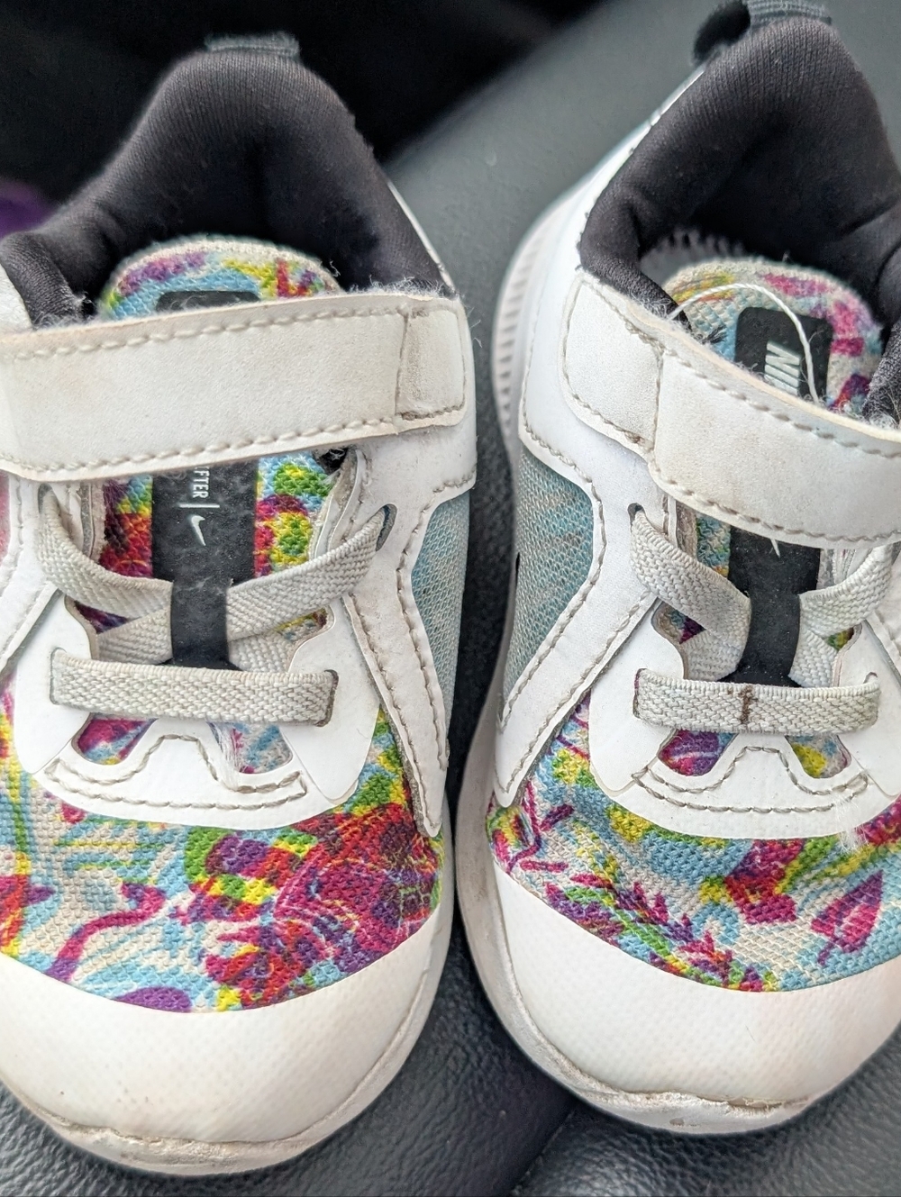 Nike toddler Shoes. Size 4;